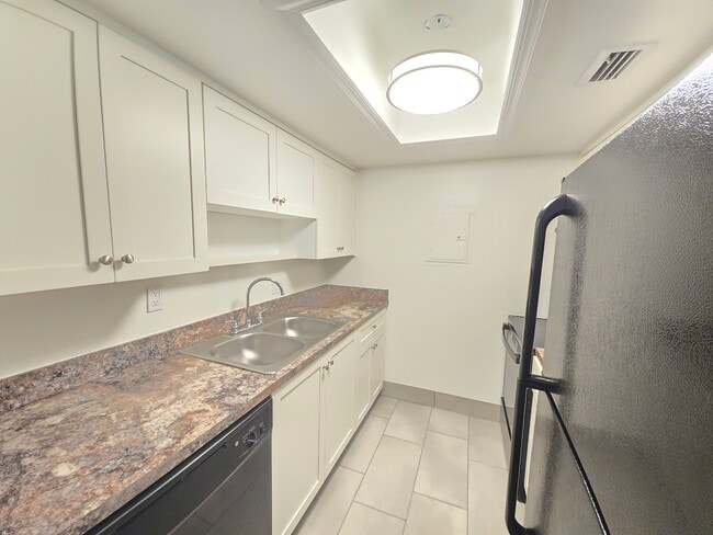 1 Bed/1 Bath Lg-Kitchen, 1st Floor - Marina Vista