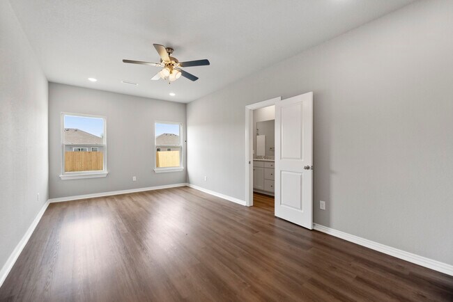 Foto del edificio - 311 Grove Ln