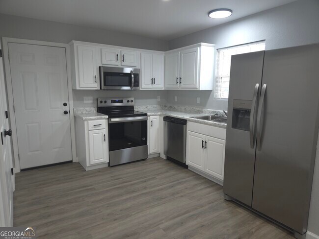 Foto del edificio - 401 E 7th St