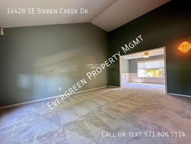 Foto del edificio - Awe-Inspiring Home in Clackamas! | $2,995 ...