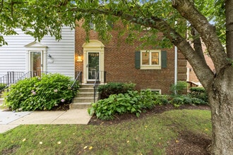 Building Photo - 4880 Chevy Chase Dr