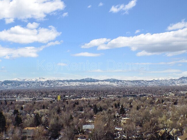 Foto del edificio - 480 S Marion St Pkwy