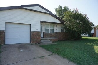 Building Photo - 1704 Serenade Dr