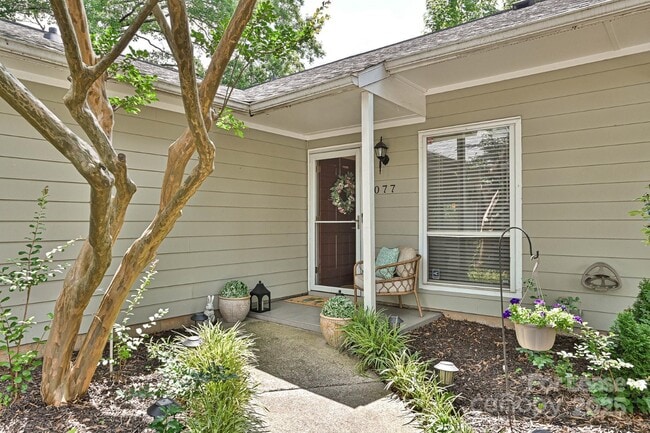 Building Photo - 1077 Sardis Cove Dr