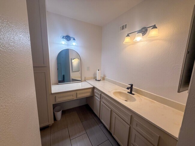 Foto del edificio - Welcome to your ideal rental in West Redla...