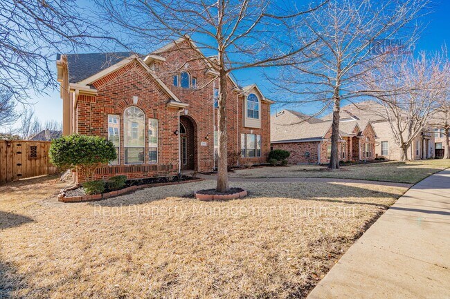 Building Photo - Lake Views! Stunning 4 bedroom, 4 bathroom home in The Shores.