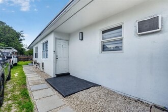 Building Photo - 636 NW 14th Terrace