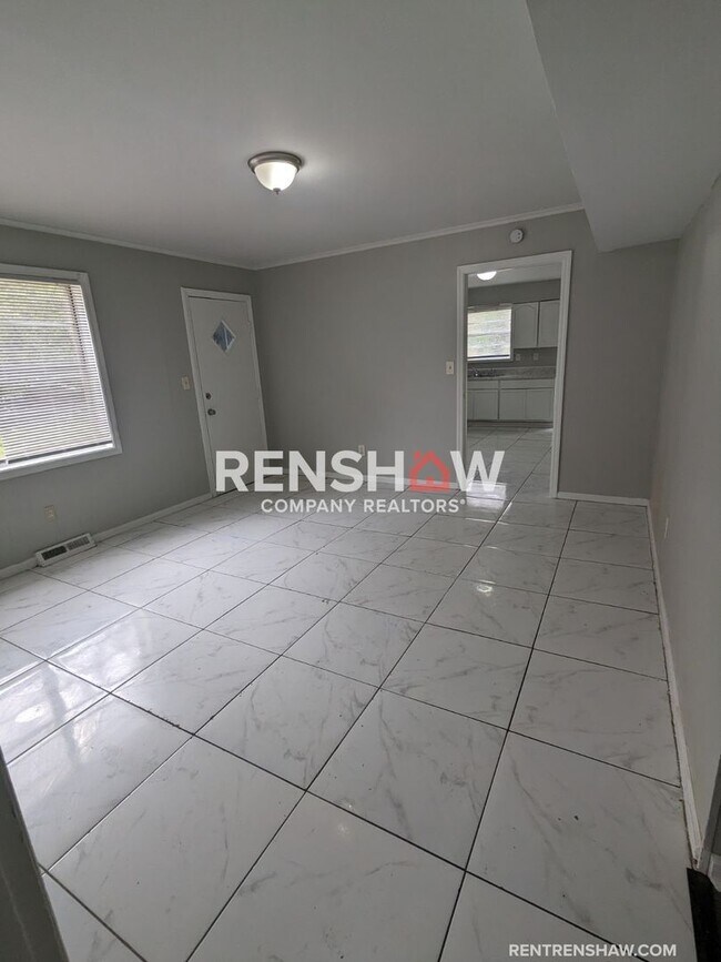 Foto del edificio - Renovated 5 Bedroom / 2 Bath - Move In