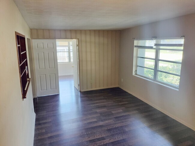 Foto del edificio - 600 N Center St