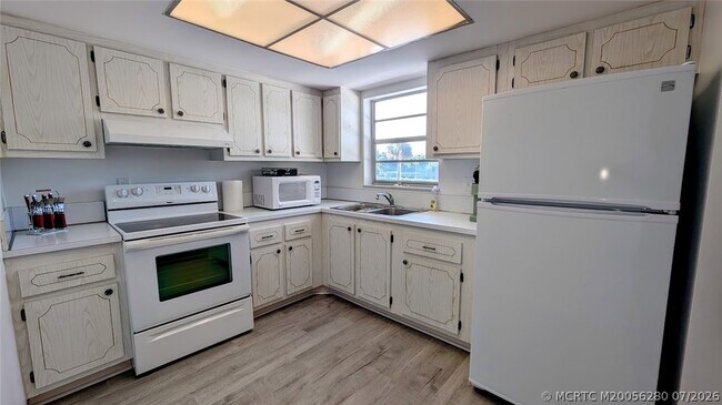 Foto del edificio - 2950 SE Ocean Blvd