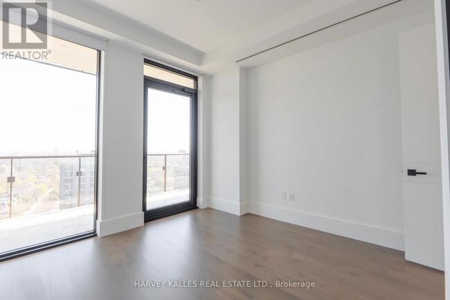 Building Photo - 215-1215 Lonsdale Rd