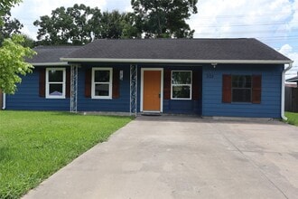 Building Photo - 302 Delta St
