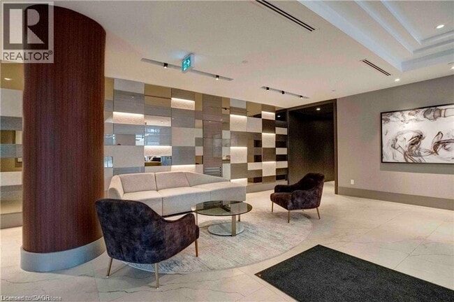 Photo du bâtiment - 330 Duke St W