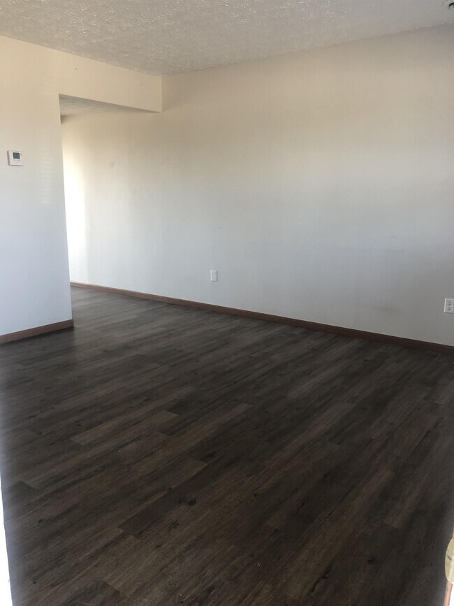 Foto del edificio - 301 Country Villa Ln