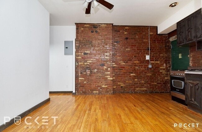 Building Photo - 520 E 14th St
