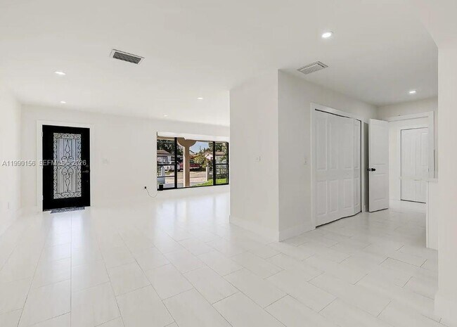 Foto del edificio - 865 W 72nd Pl