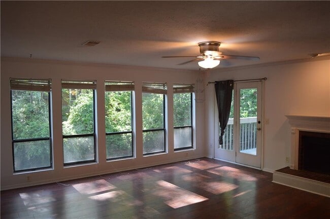 Building Photo - 527 Warm Springs Cir