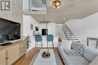 Building Photo - 954 King St W