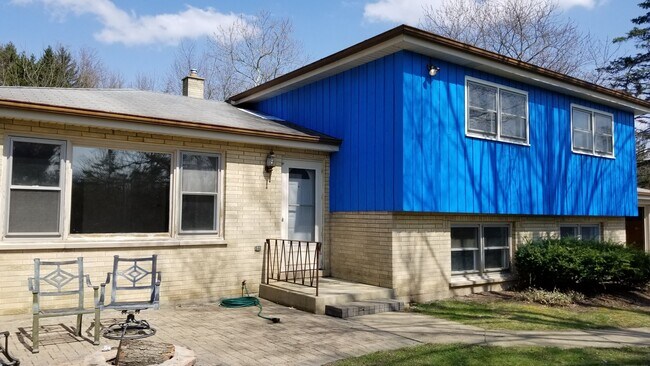 Building Photo - 29W730 North Ave