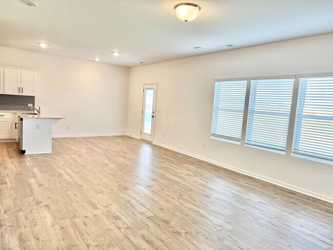 Building Photo - 4 br 3.5 ba home Located just off I-85, Ke...