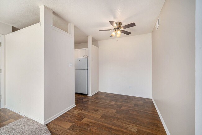 Building Photo - Blue Springs Apartments 2 Bedroom