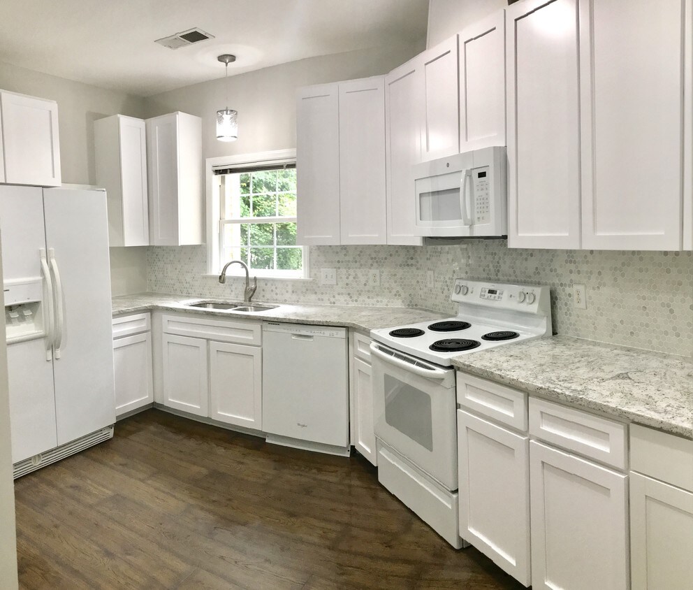 321 Glenolden Ct, Cary, NC 27513 Condo for Rent in Cary, NC