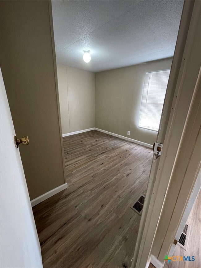 Building Photo - 611 Buck Trail