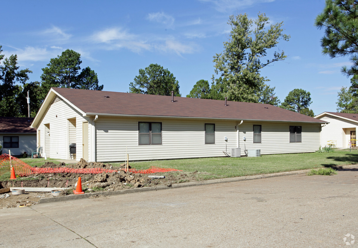 Building Photo - Pine Ridge Apartments