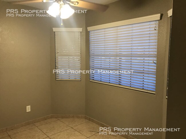 Building Photo - 925 S Longmore
