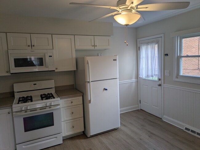 Building Photo - 796 Adele St