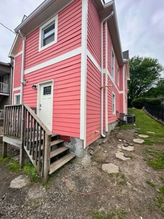 Building Photo - 1627 Forest Ave