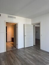 Building Photo - 801 S Miami Ave