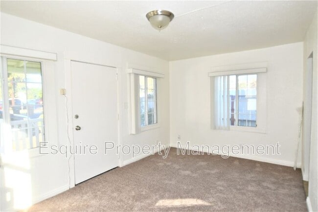 Building Photo - 129 S 11th St