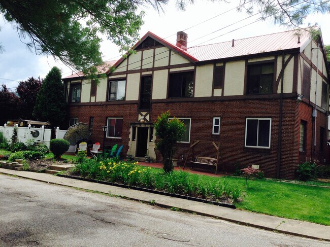 Building Photo - 301 Chesapeake Ave