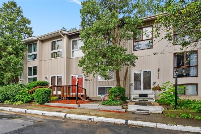 Foto del edificio - "Charming 4-Bed Townhouse with Granite Tou...