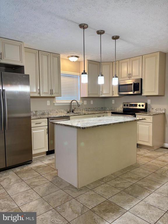 Foto principal - 10886 Moore St