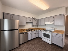 Building Photo - 2540 S Edgewood Dr