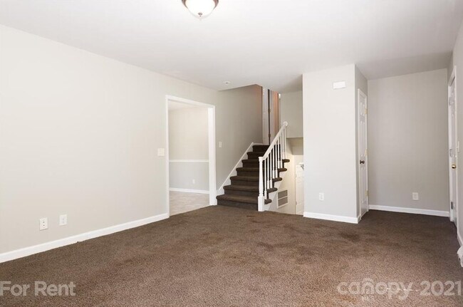 Foto del edificio - 3001 Spring Valley Rd