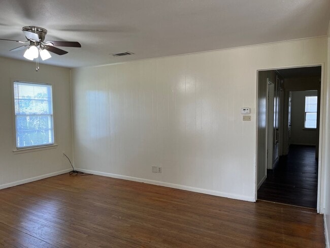 Building Photo - 3BR/1BA off Shed Road in Bossier City