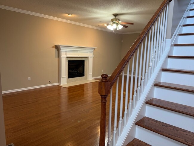 Building Photo - Lenoir City 37771 - 4 bedroom 2.5 bath - call Sharon Arnwine 865-313-7215