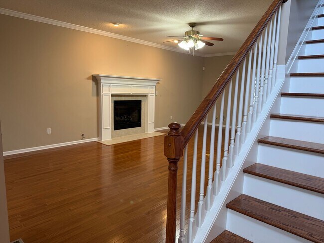 Foto del edificio - Lenoir City 37771 - 4 bedroom 2.5 bath - call Sharon Arnwine 865-313-7215