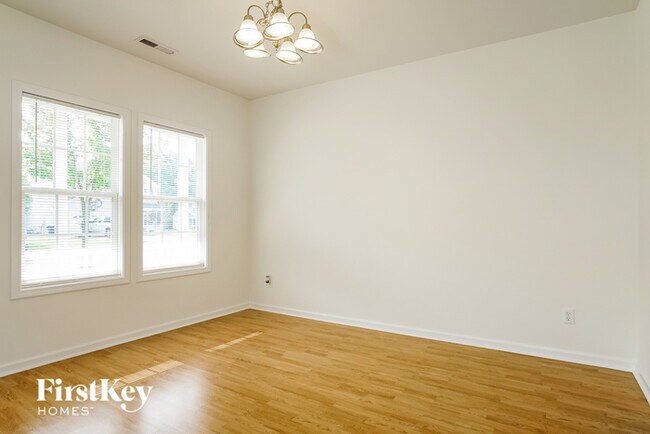 Building Photo - 25 Wild Fox Dr