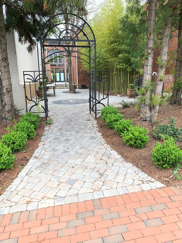 Entrance through courtyard - 151 W Main St