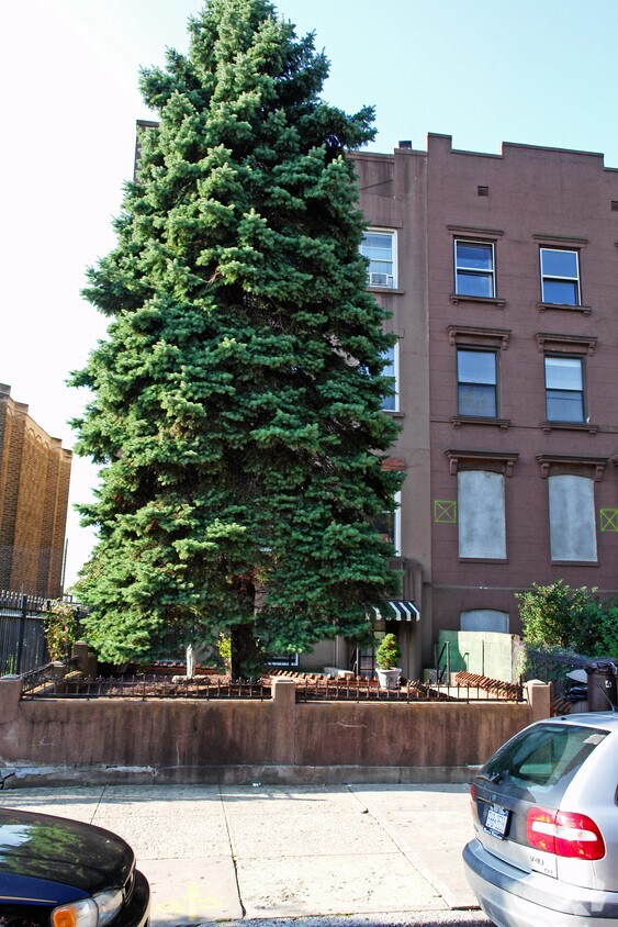 Building Photo - 134 2nd Pl