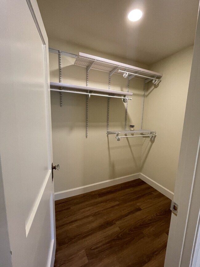 Walk-In Closet - 460 Mission St SE