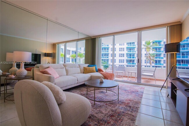 Foto del edificio - 5151 Collins Ave