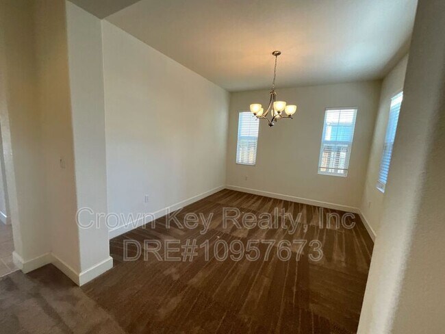 Building Photo - 546 W Campania Way