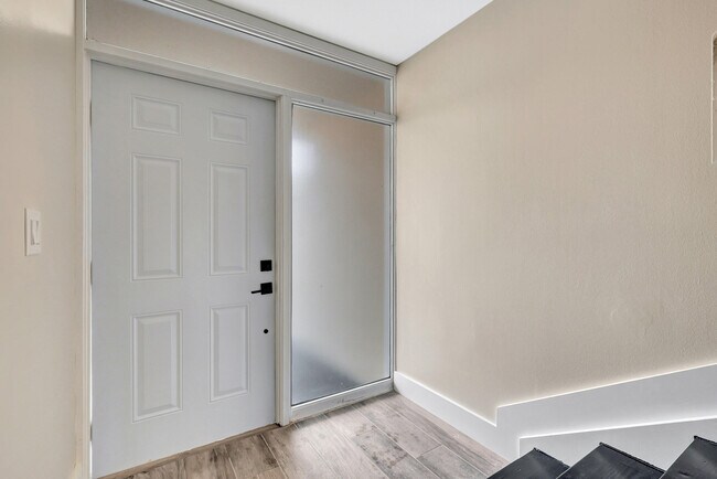 Foto del edificio - 295 Old Meadow Way