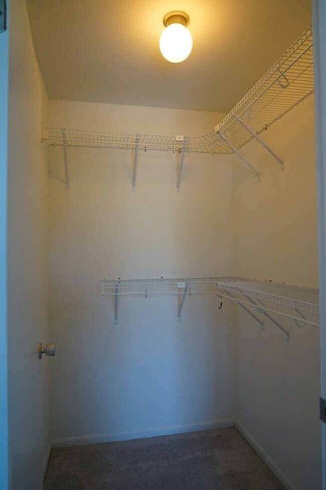 Foto del edificio - Immaculate 2 bedroom Loft Style Condo avai...