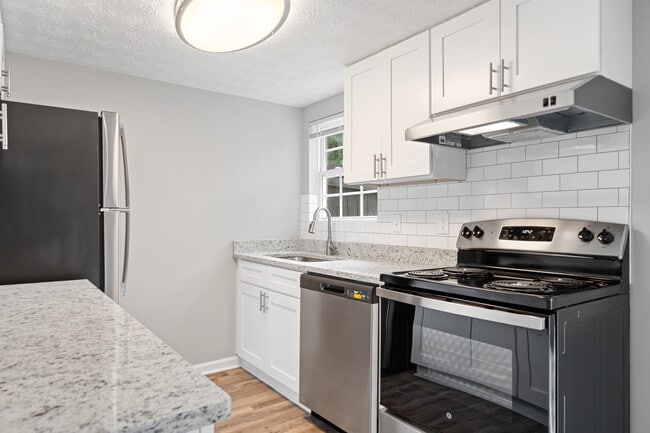 Three Bed 2.5 Bath Townhome - Reserve at 2070